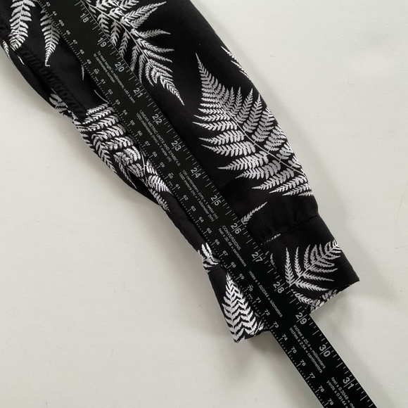 H&M Women’s Button Down Shirt Sz S Black & White Fern Print Retro Edgy Boho - Picture 6 of 11